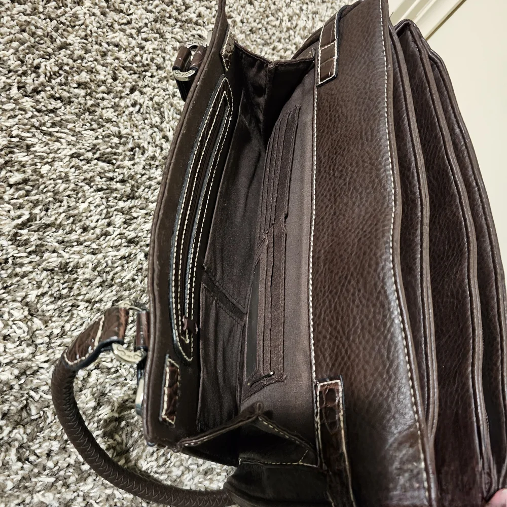 Brighton Brown Shoulder Bag with Elegant Design - Picture 5 of 8